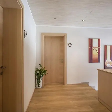 Haus Enzian Gæstehus